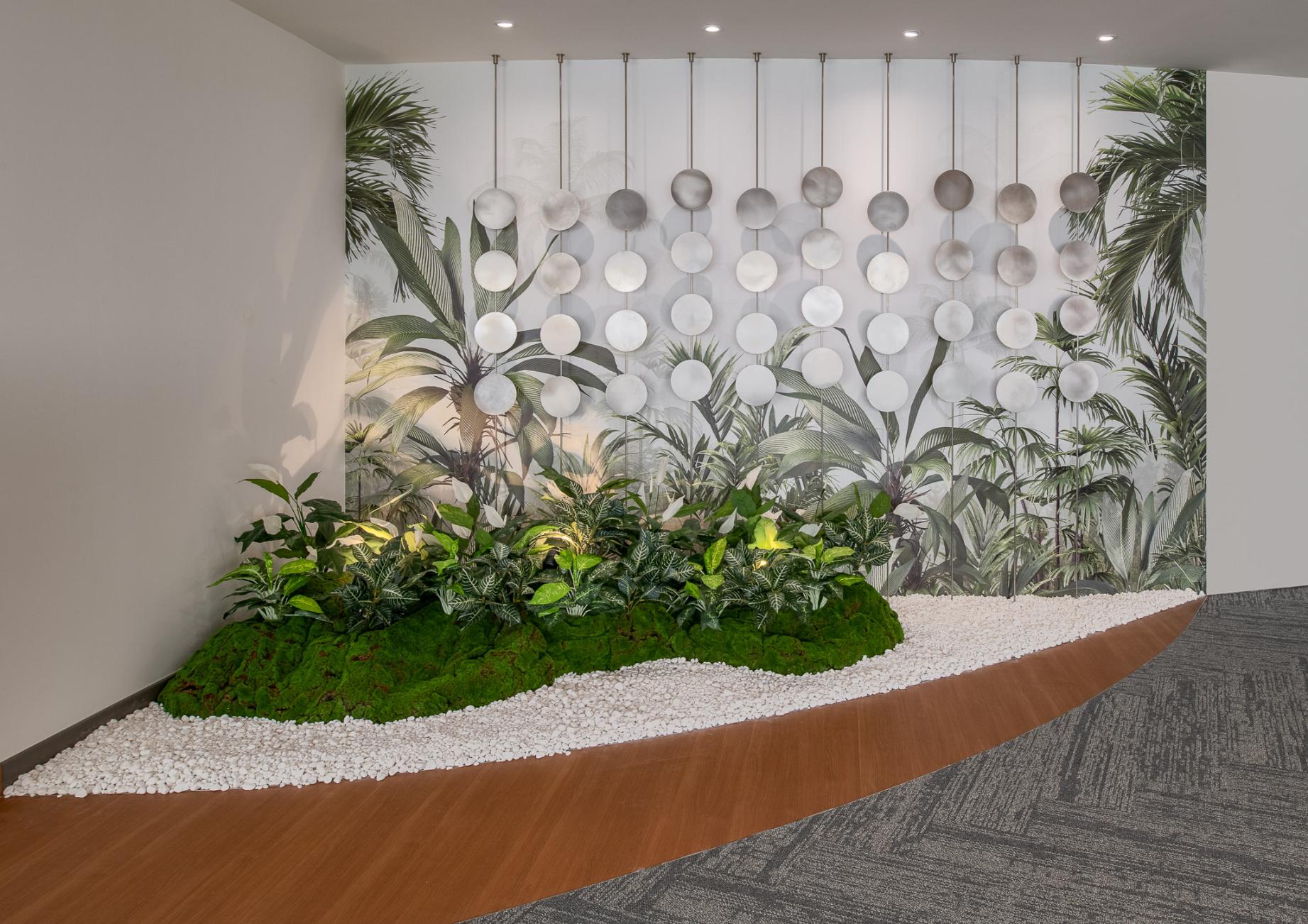 astar-green-wall-feature-with-pebble-garden