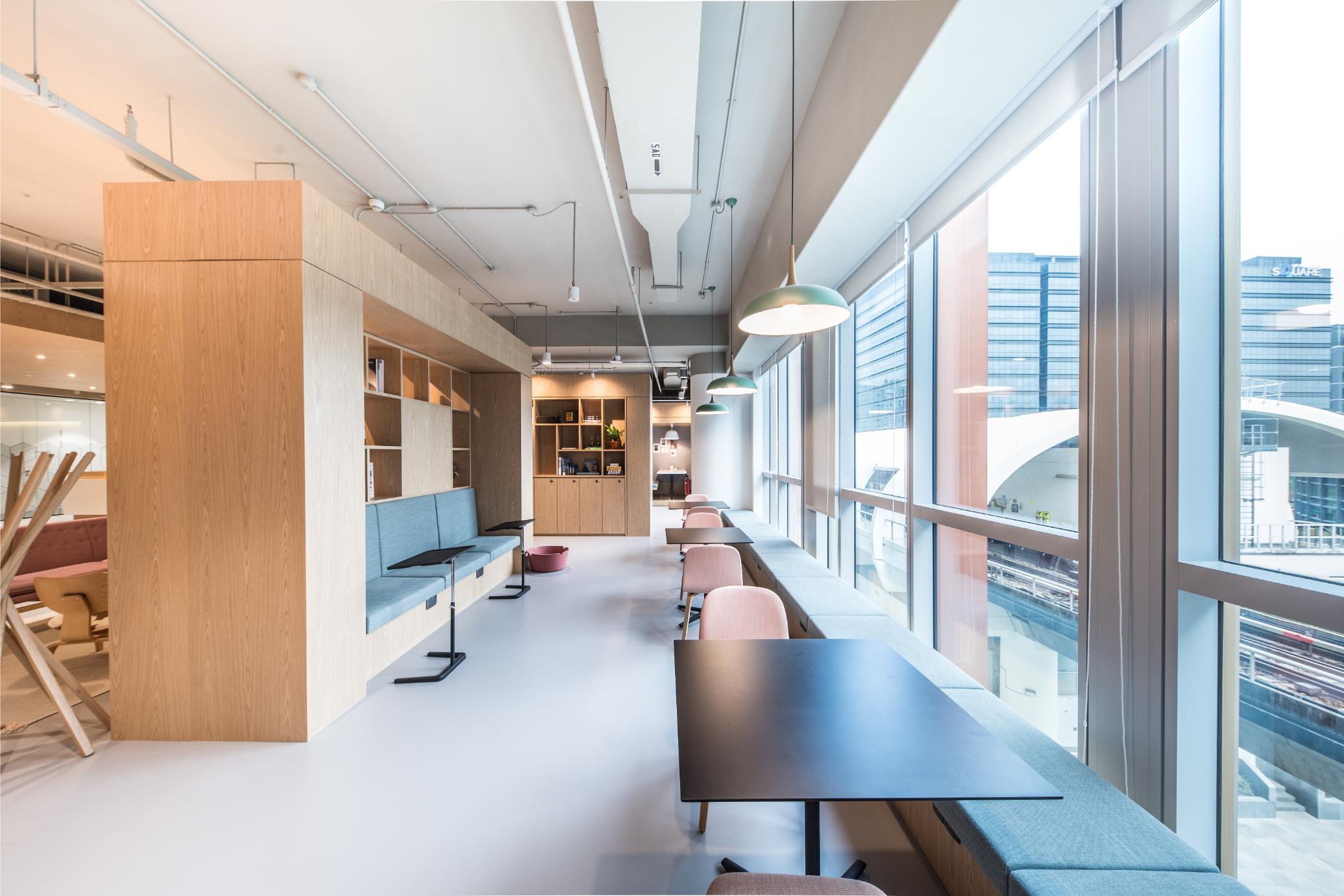 plq-window-seating-overlooking-city