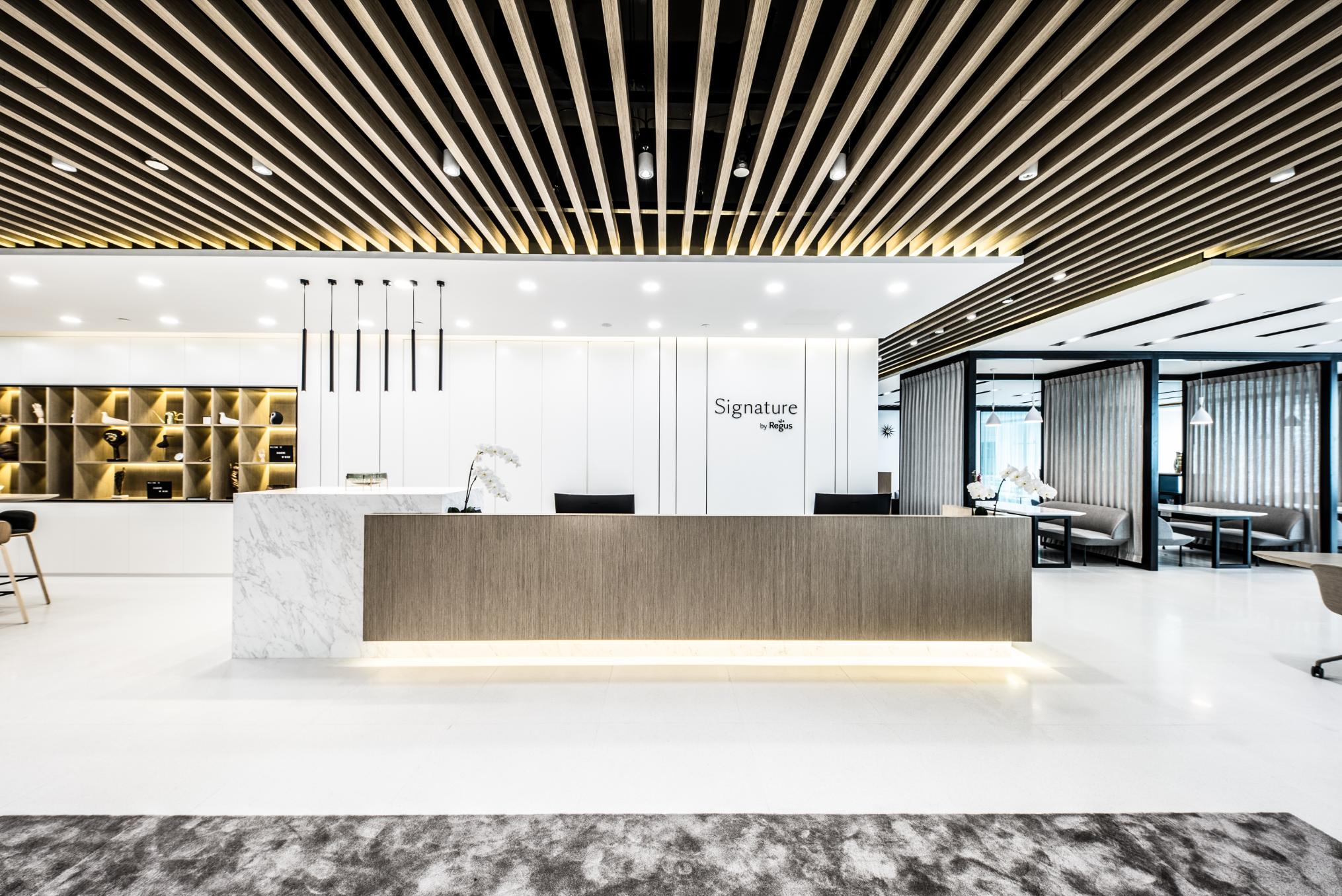 modern-reception-desk-with-wooden-ceiling